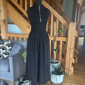 Chic Black Zip-Up Midi Dress